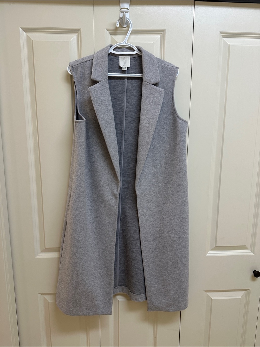 Joie Sleeveless Long Open Front Vest in Light Gray